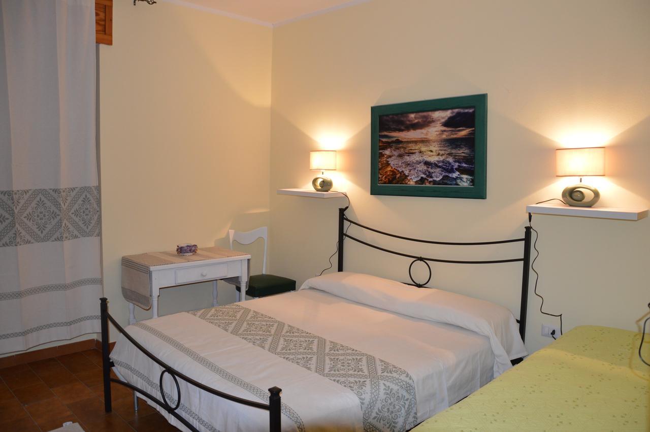 B&B Domus De Janas Sedini Habitación foto