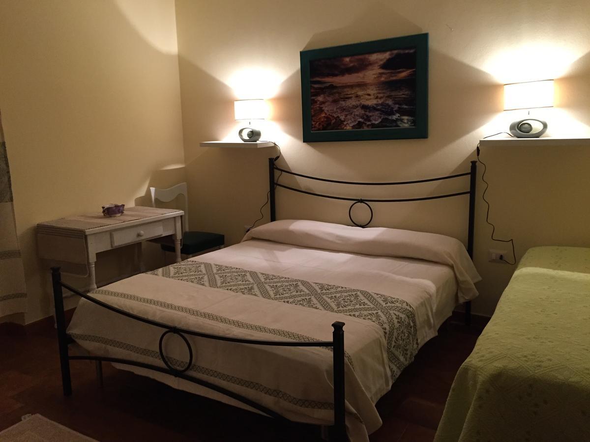 B&B Domus De Janas Sedini Habitación foto